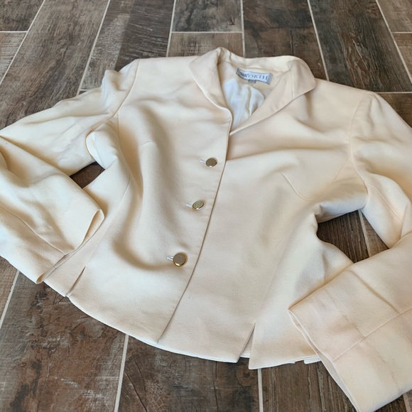 SOLD 90’s Vintage Cream Cropped Blazer Jacket - Picture 3 of 9